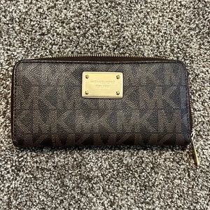 Michael Kors Logo wallet